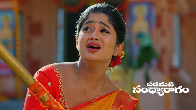 Ramalakshmi and Aadhya Beat up the Goons