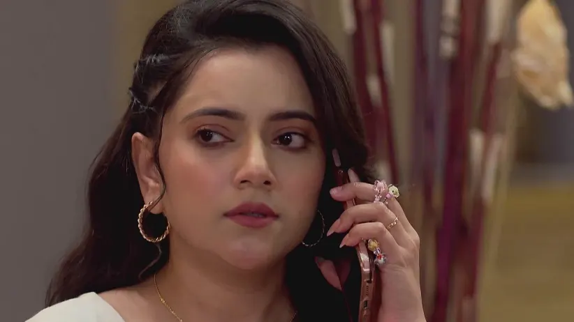 Rayan Praises Parul in front of Shirin - Parineeta