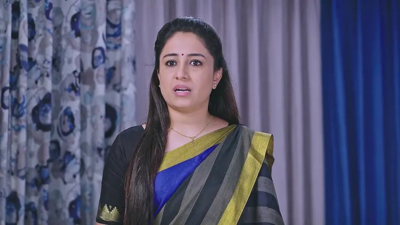 Shakuntala Hides from Goutham and Bhoomika - Amruthadhaare