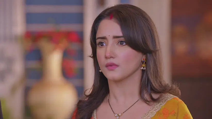 Monisha Tells Deepika about Her Pretence