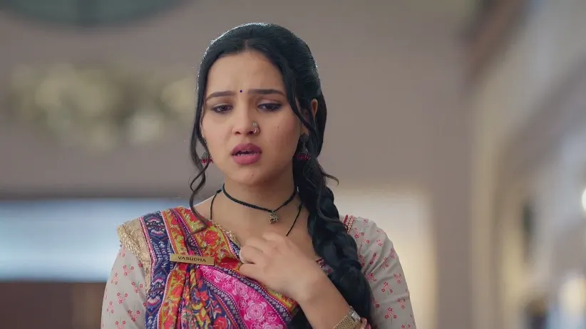 Madhav and Vasudha Come to Give Wedding Card to Chandrika - Vasudha