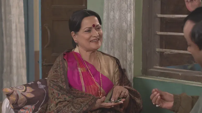 Happu Wants to Skip Serving Amma to Go to Rajesh - Happu Ki Ultan Paltan