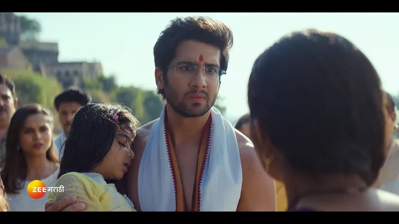 Maya Pushes Veda into the River - Tula Japnar Aahe - Promo
