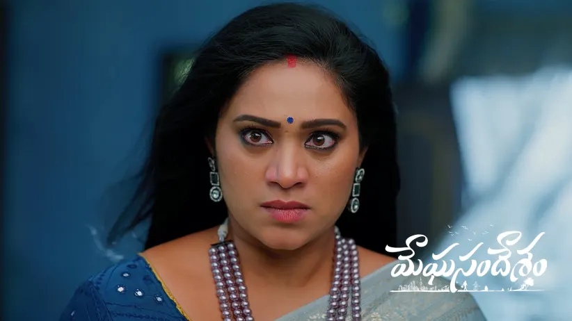 Apoorva Pretends to be Possessed