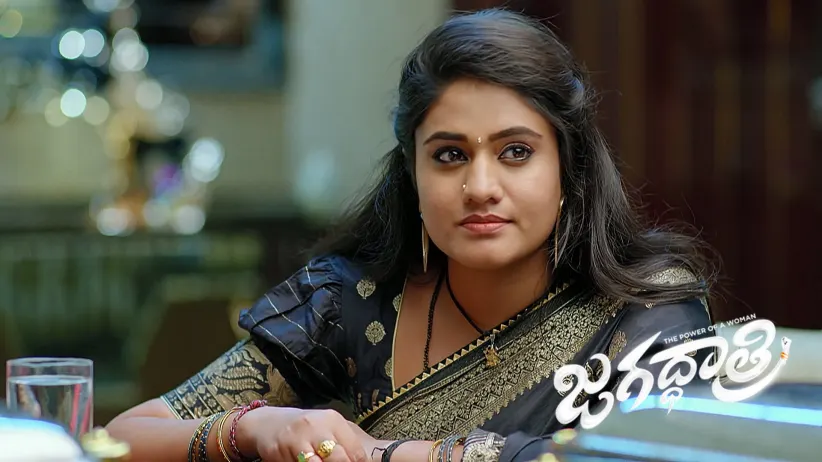 Buuchi Gives Money to Chithra