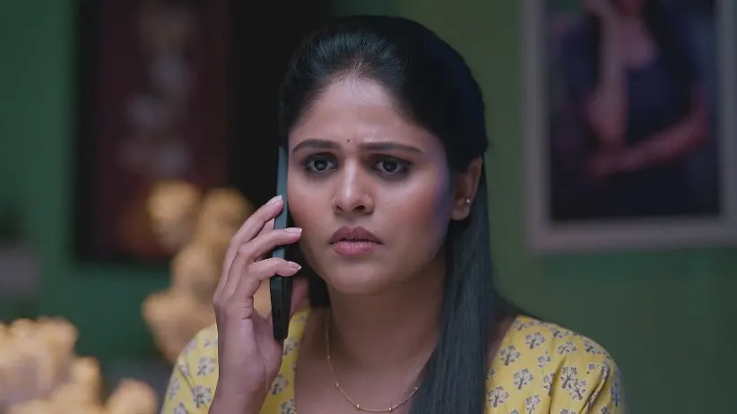 Shriniwas Reassures Lakshmi about Bhavana