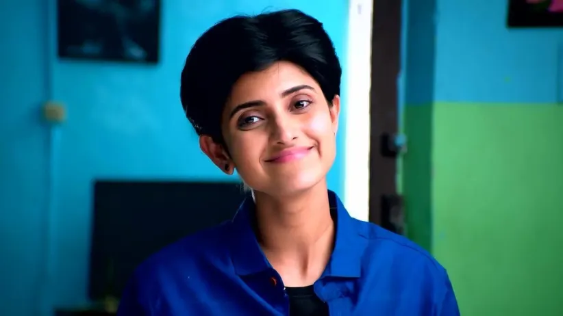 Sathya Disguises as a Nurse