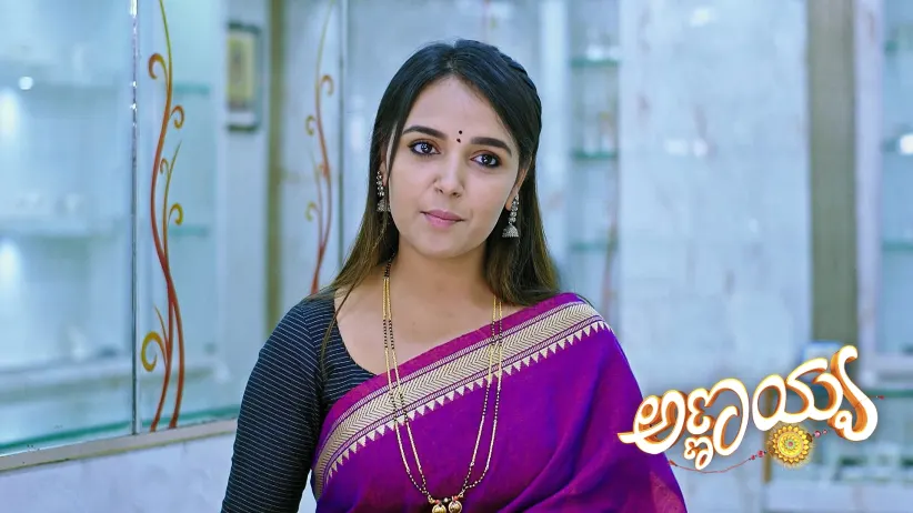 Parvathi Sells Her Jewellery