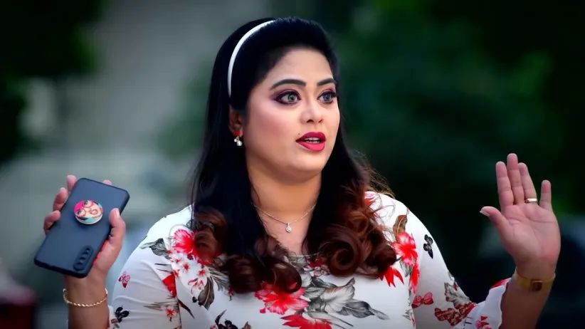 Pavitra's Fitting Reply to an Officer