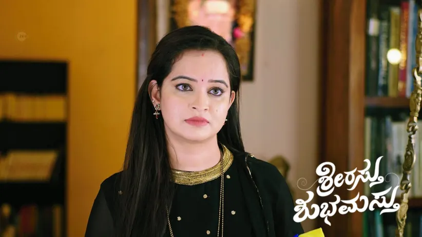 Nidhi Ties an Amulet to Samarth