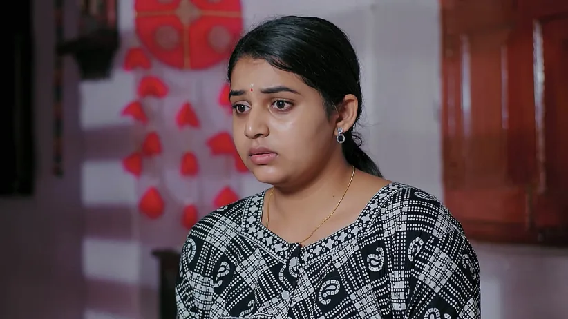 Balaji Sneaks into Poorvika's House