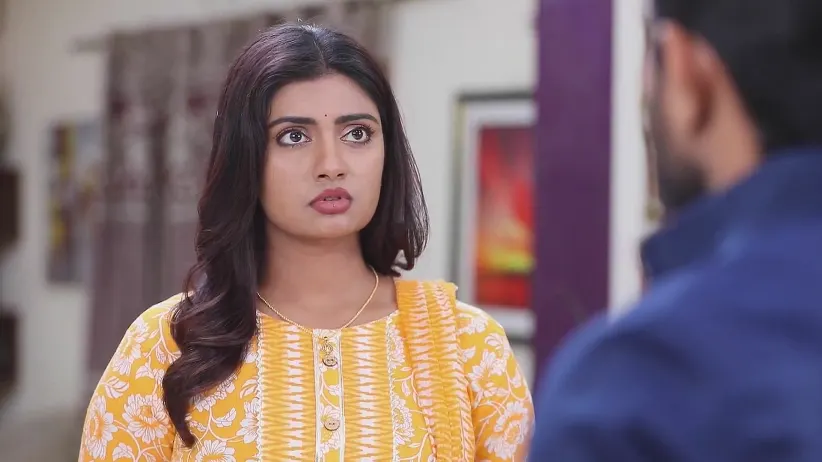 Sankarapandi Tries to Eavesdrop on Surya - Maari