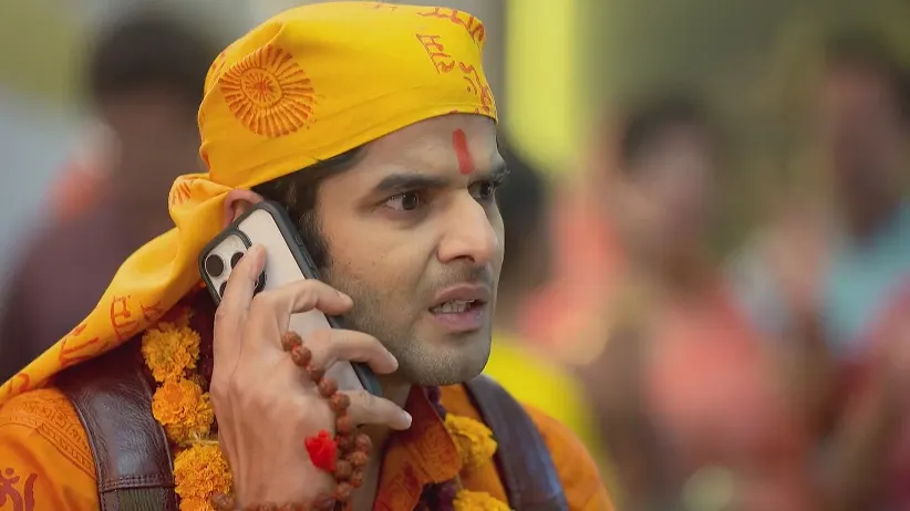 Ashutosh's Phone Call Causes Rayan to Panic - Parineeta