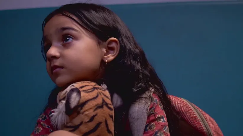 Monju Throws Bagh Mama out of the Train - Duggamoni O Bagh Mama
