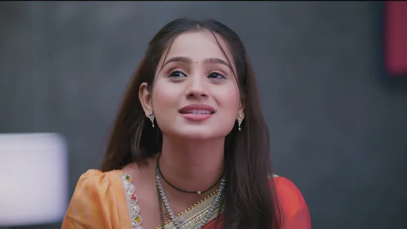 Vishwa Listens to Janhavi's Song on His Mobile