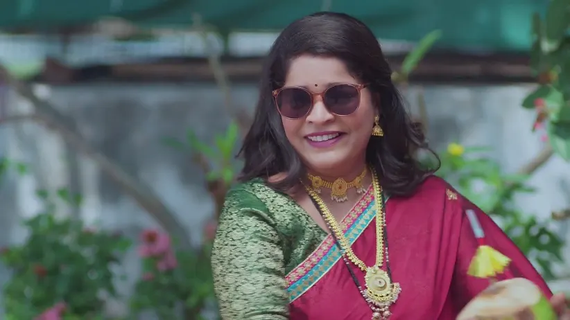 Jayanti Sees a Daydream - Savalyachi Janu Savali