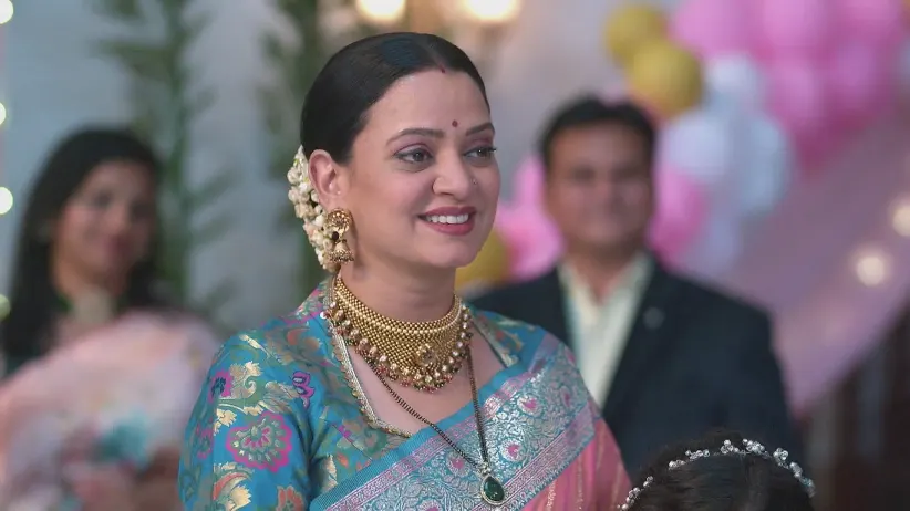 Veda Wears the Dress Gifted by Atharva - Tula Japnaar Aahe