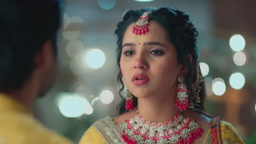 Madhav Convinces Vasudha Not to Leave - Vasudha