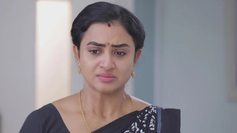 Bharathi is in a Fix - Idhayam
