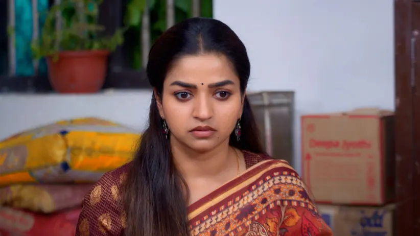 Rathna Prays to Soodamani
