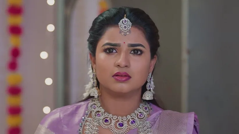 Sivanandi Ploys against Raja