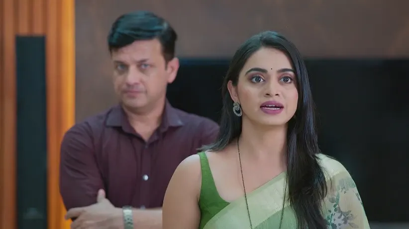Laxman Tells Everyone about Sampada and Rocky