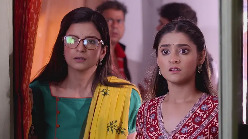 Aarshi Protects Her Sister's Tanpura - Tui Amar Hero