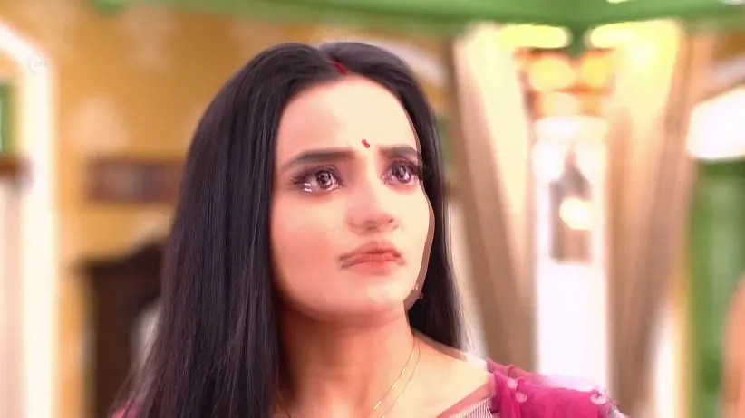 Supayon Is Alarmed by a Photo on Anondi's Phone