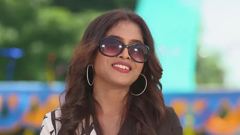 Abhi's Family Members Meet Disha - Tu Khara Mun Chaai