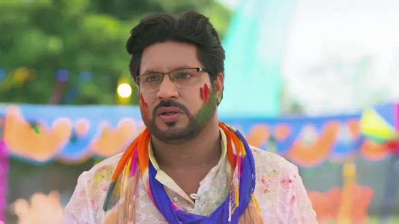 Abhi's Family Celebrate Holi