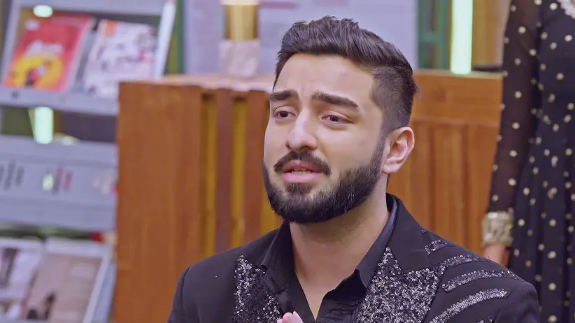 Rishi Prays for Lakshmi