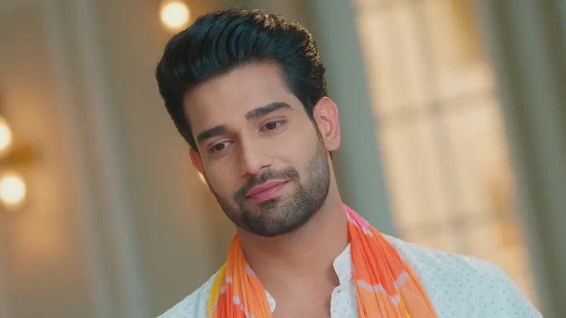 Sumati Blesses Neel on Holi - Jamai No. 1