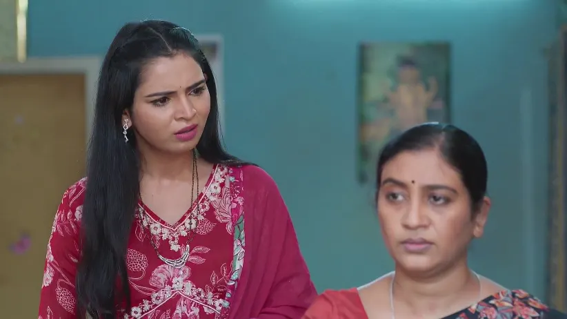 Vandana Advises Divya to Help Chandan - Shiva