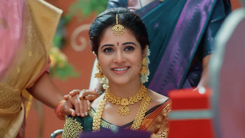 Jahnavi Invites Vishwa’s Family to the Wedding