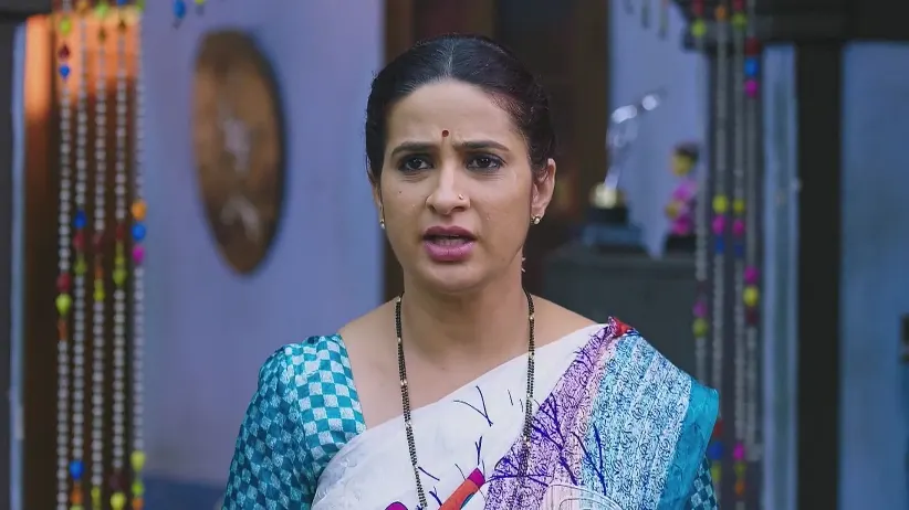 Jahnavi Mocks Jayanth