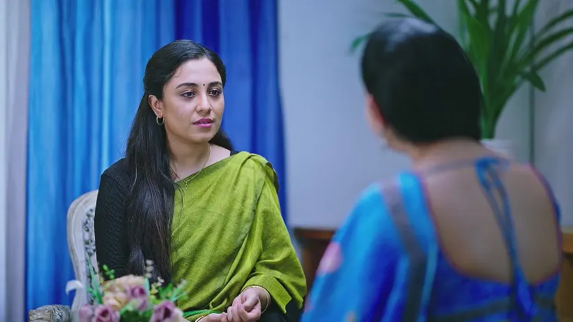 Sudha Shares Her Past with Bhoomika - Amruthadhaare