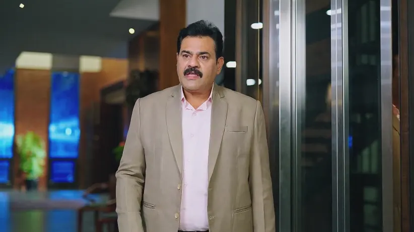 Rajendra Bhoopathi Makes Jeevan Drink Alcohol