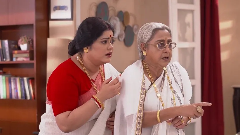 Dol Preparations at the Lahiri House