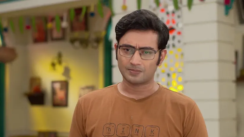 Monju Gives Gayetri a Bad Feeling - Duggamoni O Bagh Mama