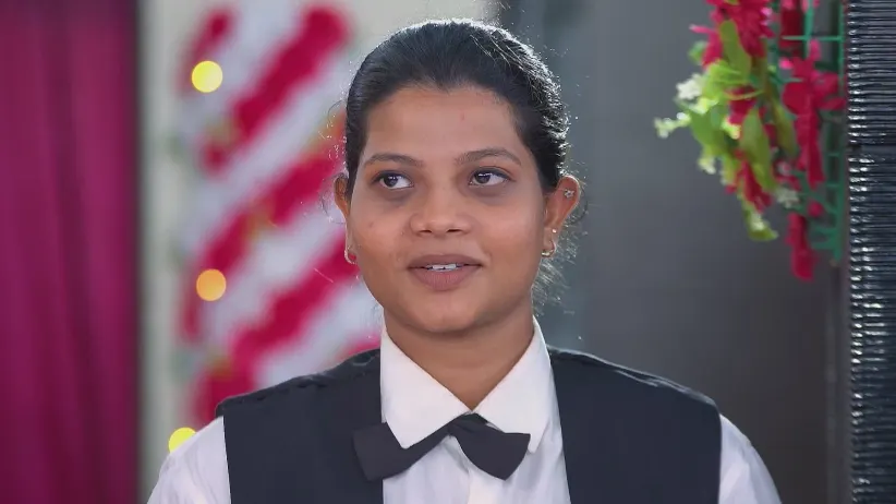 A Waitress Tries to Befriend Kathir