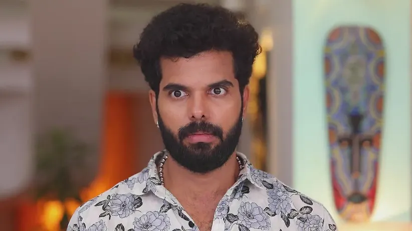 Savitri is Shocked to see Padmanabhan