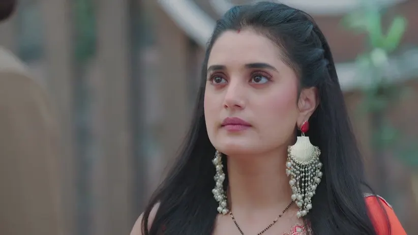 Dhruv Gives Unnati a Gift