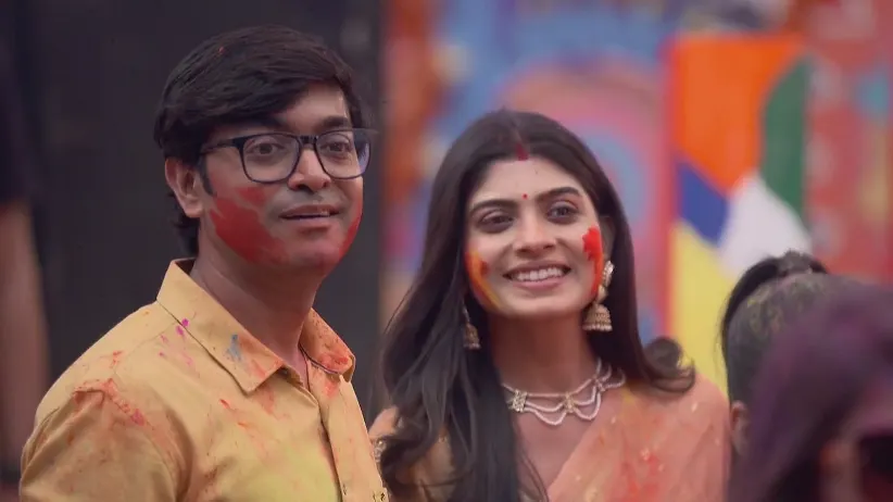 Parna, Rai and Phulki Attend the Dol Party - Parineeta