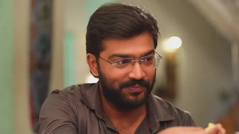 Bommi Gets Emotional - Ninaithale Innikkum