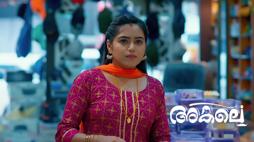 Venu Introduces Padmavathy to Rithika
