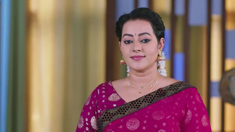 Lalita Devi Shares Her Joy with Vandana - Shravani Subramanya