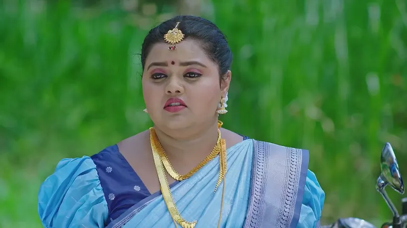 Rashmi Picks Up Gym Seena in Her Arms - Annayya