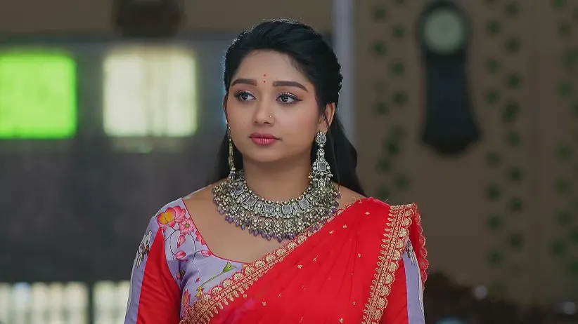 Padmavathi Gives a Necklace to Aadhya - Sandhyaraaga