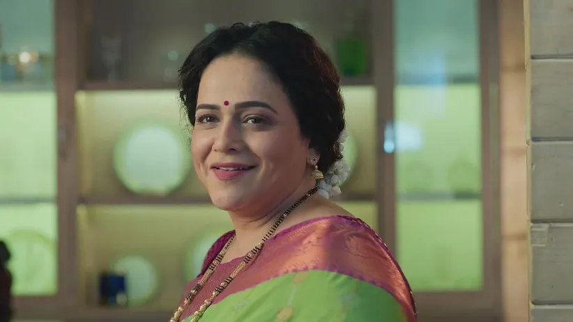 Everyone Is Surprised to See Seeta Whistling - Shiva