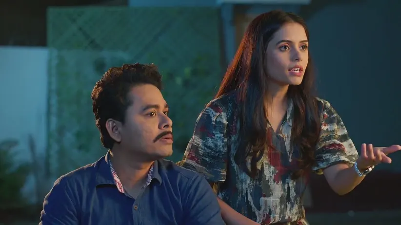 Seeta to Teach Whistling to Sampada - Shiva